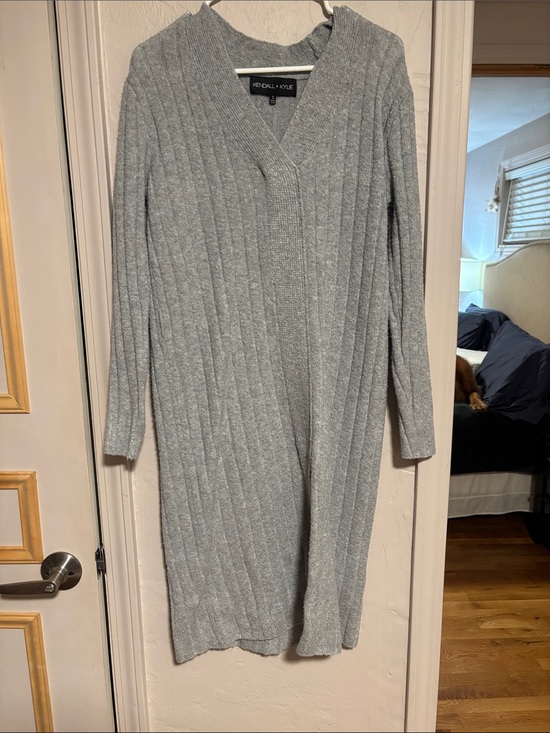 Kendall & Kylie Dresses & Skirts - Kendall & Kylie Heather Gray Ribbed V-Neck Long Sleeve Midi Dress